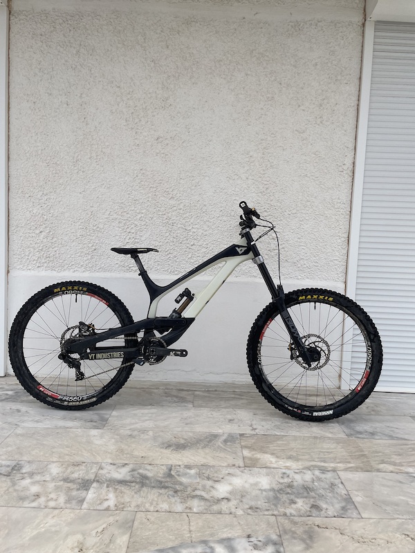 TUES 2018 YT Tues CF - Specs, Reviews, Images - Mountain Bike