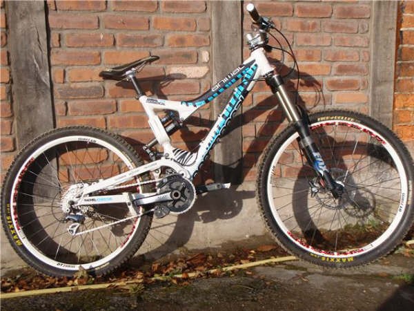 My new ride...Commencal supreme 6.