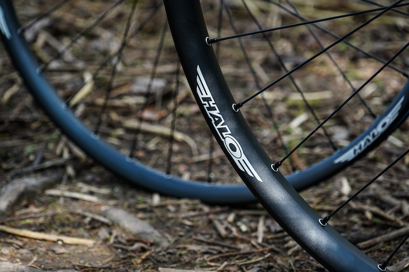 Alluring Alloy: Easton EA90 SL Disc Wheel Set