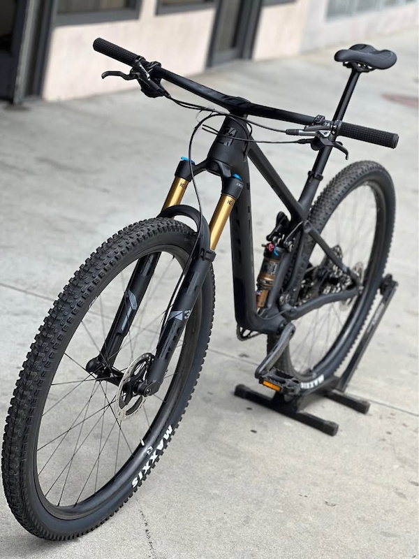 2025 Pivot Mach 4SL Medium For Sale
