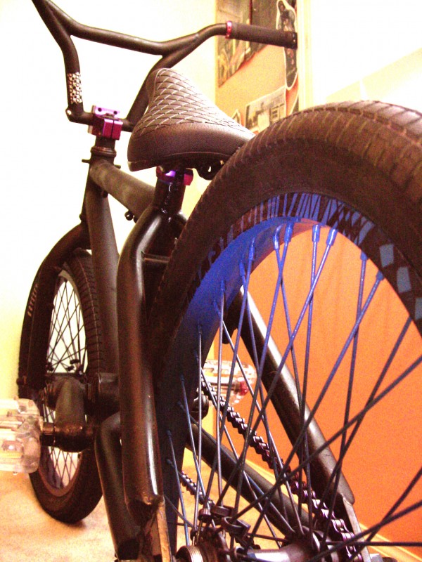 back rim painted blue and rims grafitti'd on tell me what you think. and what you think of my bars?