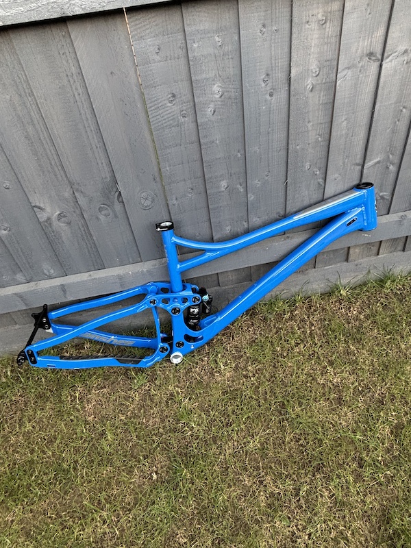 2022 Banshee Prime V3 Frame set With Float DPX2 Large For Sale