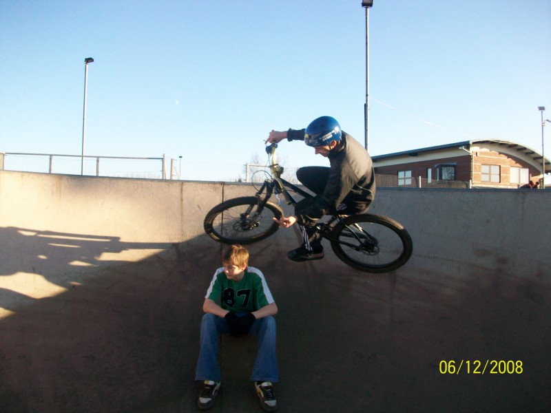 me goin over the top of james wen he was havin a sit down haha