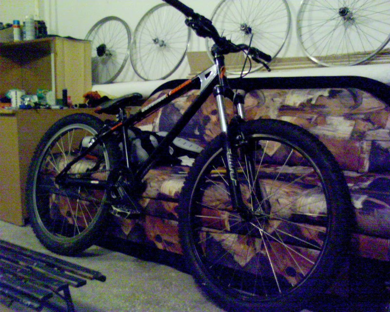This is my bike :) with new Razzorr xD

To mój rower :D z niedawno nabyt&#261; ram&#261; Dartmoor Razzorr xD