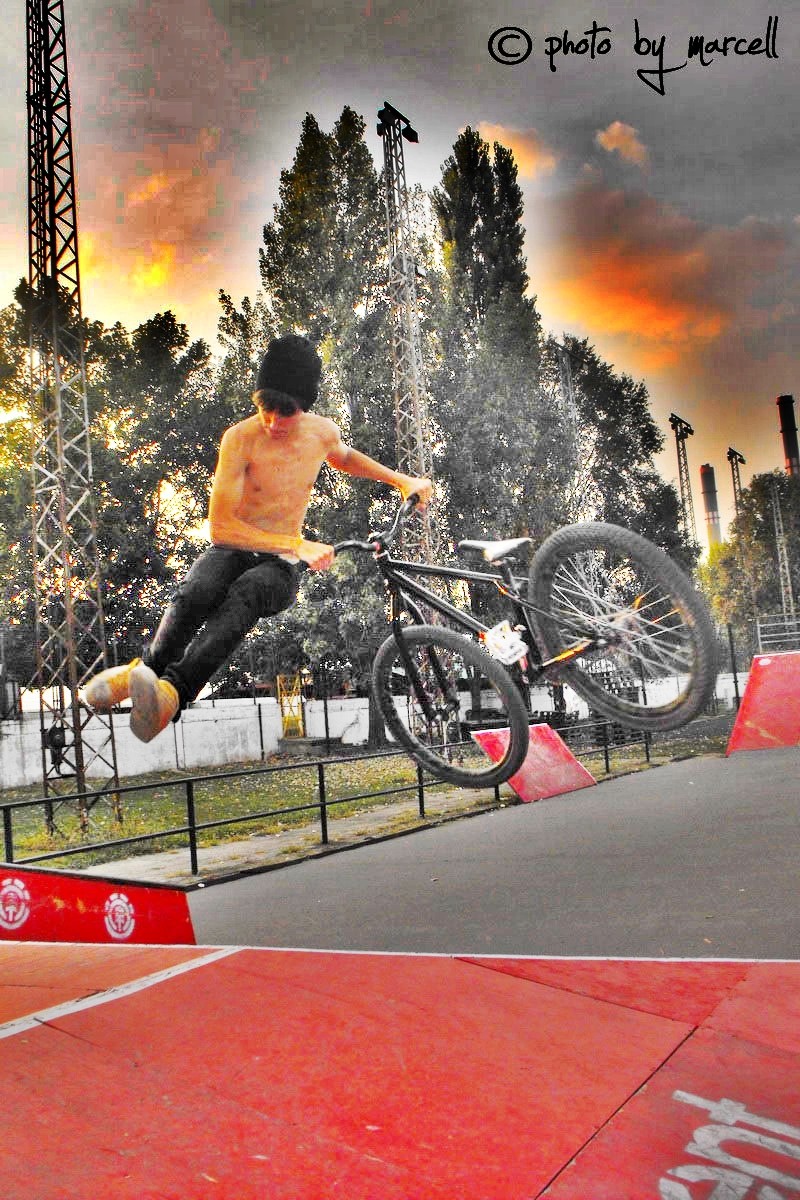 Fakei tailwhip with Mtb. /marcellphoto