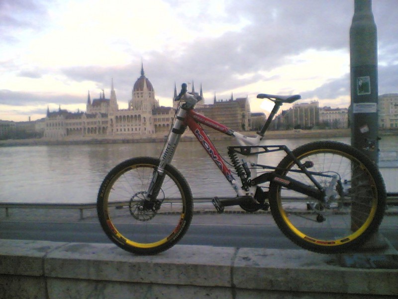 My bike now,gettin white rims,and new brakes in a few days.The Hungarian Parlament in the background.