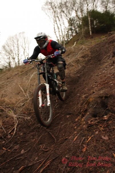 just after the step down steep rooty section!
on my santa cruz vp free!
Tom Bridge Photography!