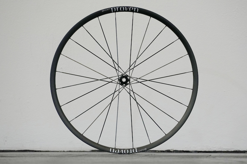 The Hunt Hill Climb SL Disc is a sub-1000 gram climbing wheelset