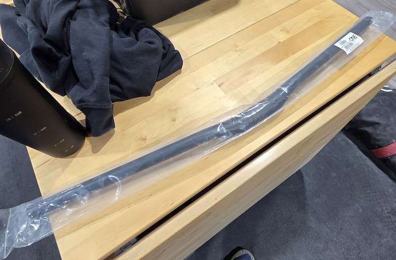 2024 NEW OneUp V1 Carbon Riser Bar - 800mm, 20mm rise For Sale