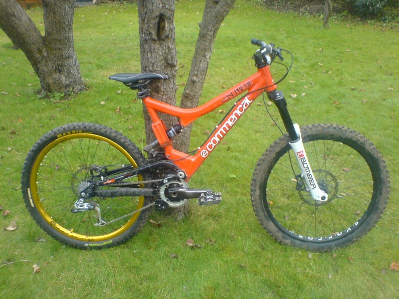 2007 commencal mini dh nearly finished!