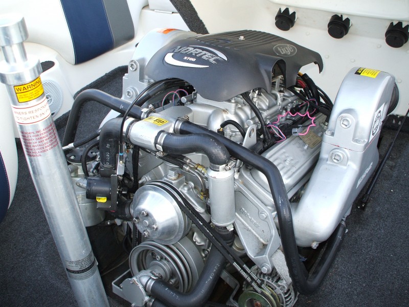 5.7 Gm Vortec smallblock V8 engine. 330Hp, 380 ft-lb