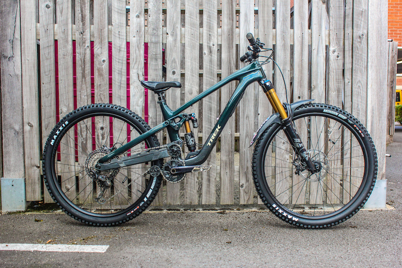 2025 Trek Slash Carbon Gen 6 in size M/L (18.5