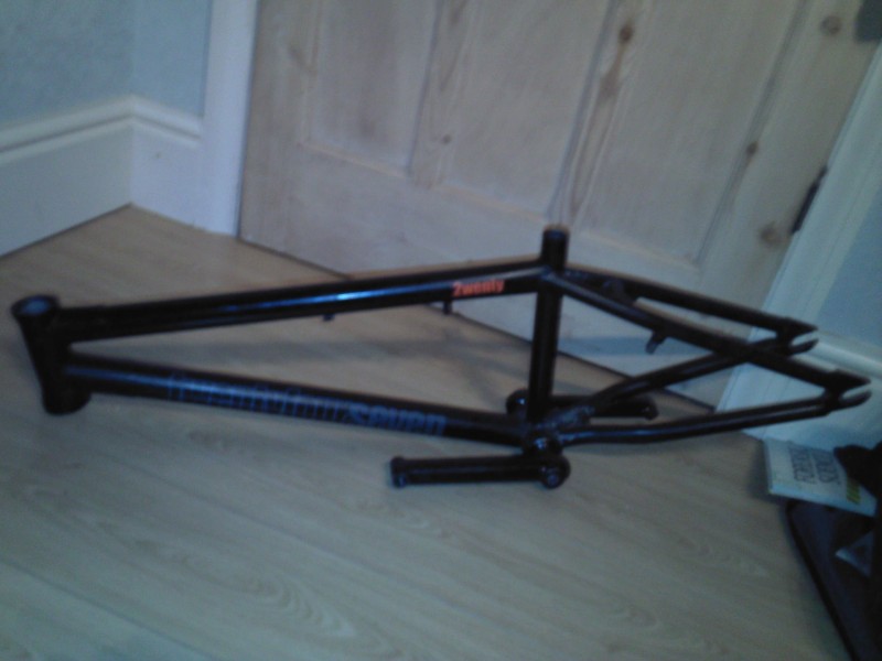 my old frame stripped. cank is till on cause i have a new one. and i'll build it up my new frame and stuff tomoro