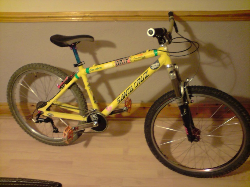My 1997 Chameleon, with 24seven crankset, pulsar rear hub (1994) bullseye front hub (96), original V12s, original USE post from about 1993 or something, azonic bars, DX thumbshifter, DX v-brakes. New chain though.