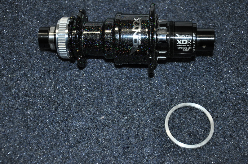 2025 Onyx Vesper Hook Flange 28H Boost CL XDR - Black Aura For Sale
