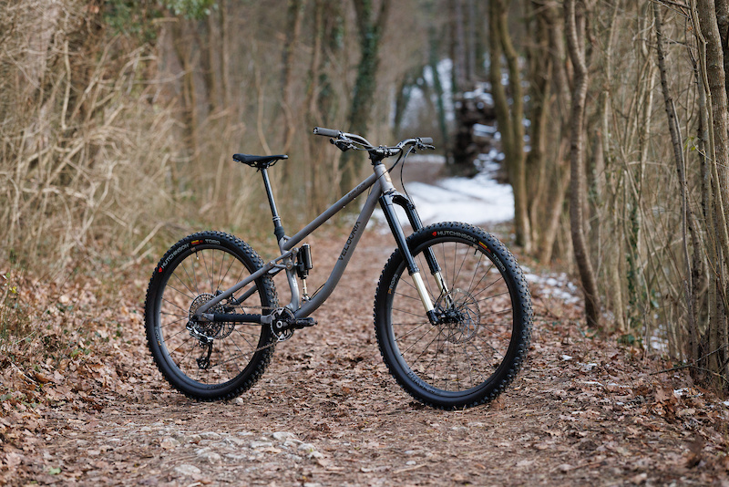My new Velouria Cycles Even Flow equipped with Intend suspension and brakes PI ROPE wheels a Madrone Jab frame a SRAM XX drivetrain and a BikeYoke dropper.