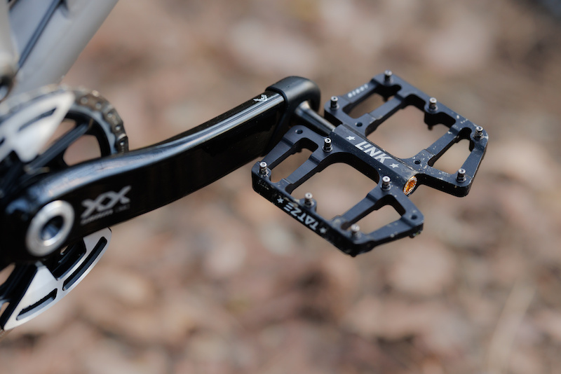 My new Velouria Cycles Even Flow. The pedals are the lightweight LINK TI from Tatze made from titanium.