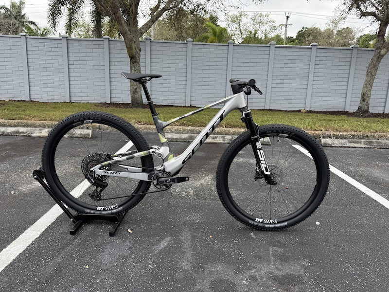 2025 SCOTT SPARK RC WORLD CUP HMX MEDIUM For Sale
