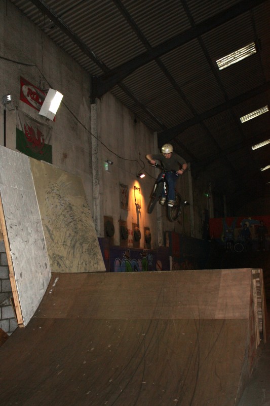 harry jumping the first box at skate extreme newport