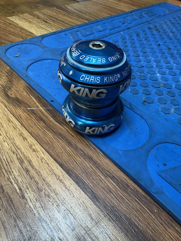 Chris King 1-1/8 headset - Turquoise For Sale
