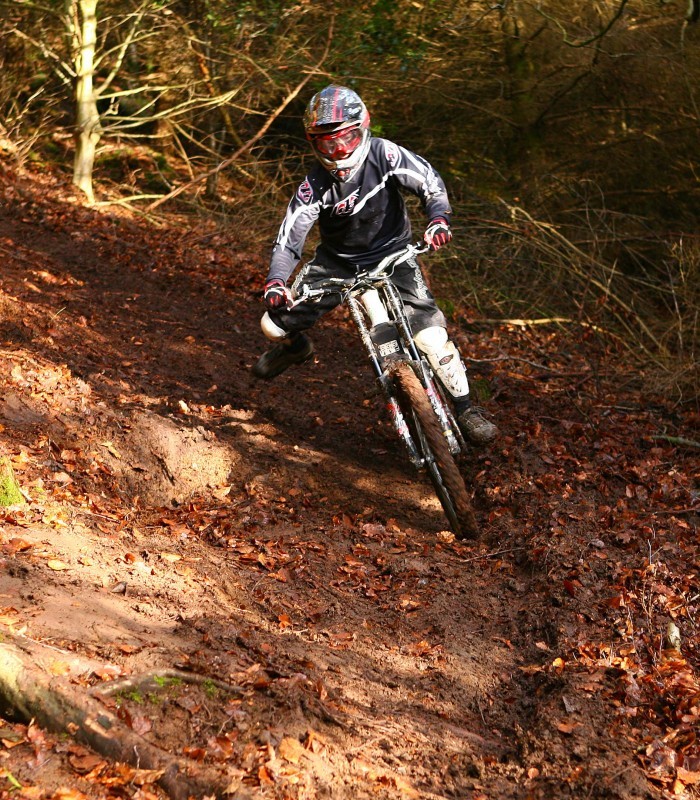me riding tricky off camber section.
all credit for the shot goes to les.