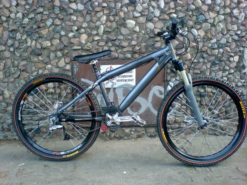 (08)after some changes.. Ballitic DS, RS Pike 426, 2xS-Type, NS(R), Dartmoor(F), Hope Mono Mini, Race Face Ride, Shimano LX, Maxxis Mobster(F) Maxxis Krakren (R), Truvativ Hussefelt