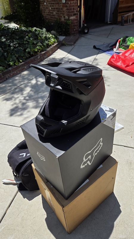 New Fox RPC Size Large in Matte Black For Sale