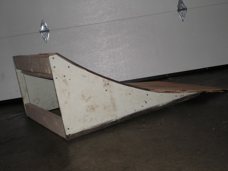ramp i built for my neighbour, shitty plywood