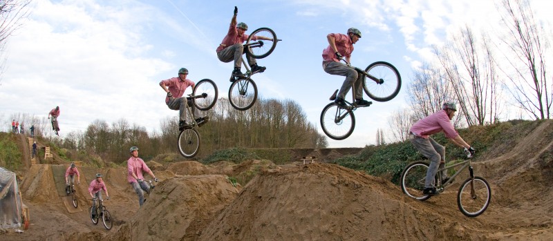 photo by: Dennis Katinas.
this photo is used for a "how to do" trick sequence in a dutch mtb magazine called mountainbikeplus, i'll upload a picture from the mag shortly