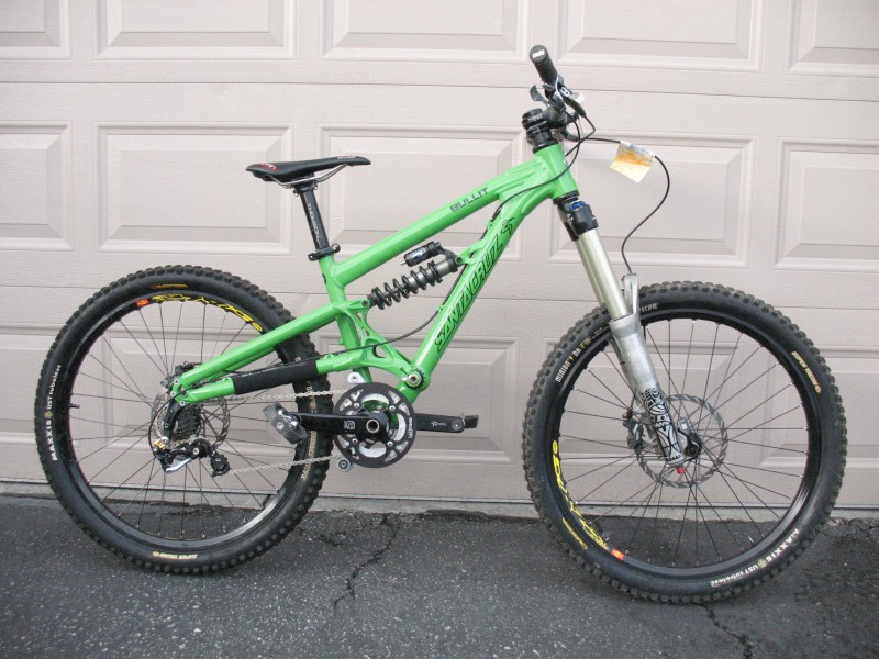 new bike,still building it for the 2009 cusco,peru Mega avalanche.weight 35 pound.
 check my other pic,with the vivid!!