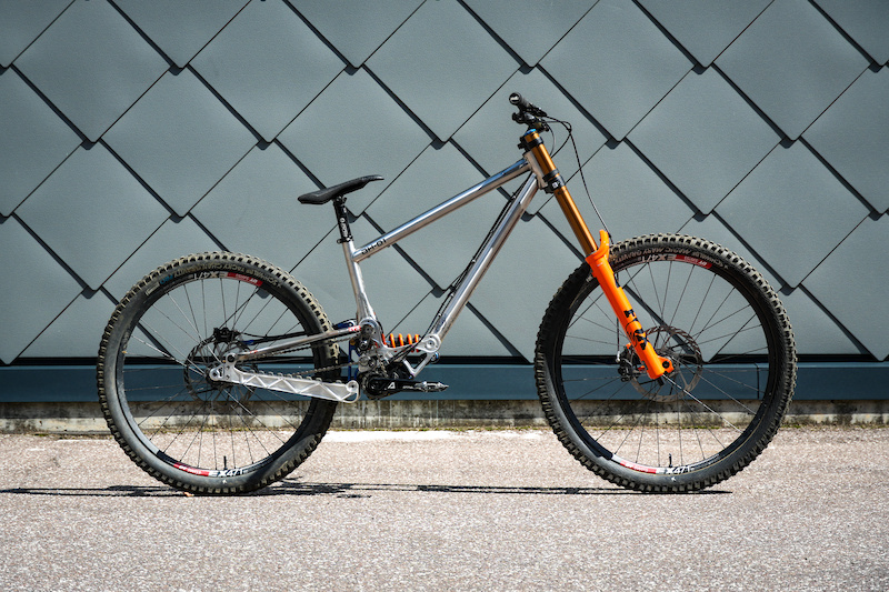 Bike Check: Mic Williams' WRP DH-01