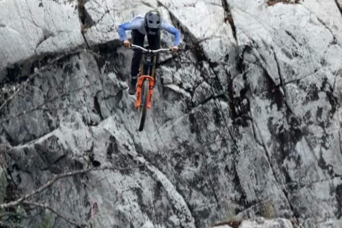  Georgia Astle Sends Steve Vanderhoek's Gnarly Technical Line 'The Squamish Move - Mr. Pepinillos'
