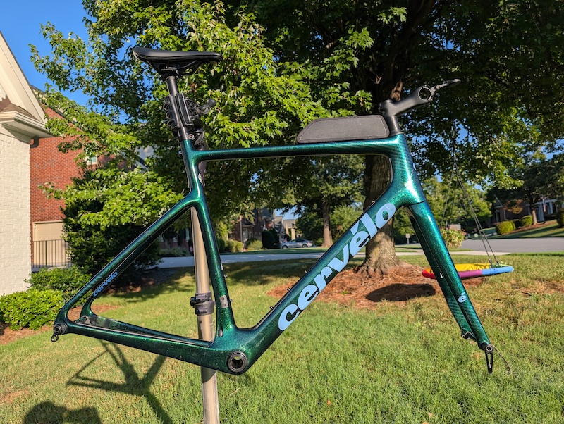 Freamset 2024 Cervelo Caledonia road bike frameset - 58cm For Sale