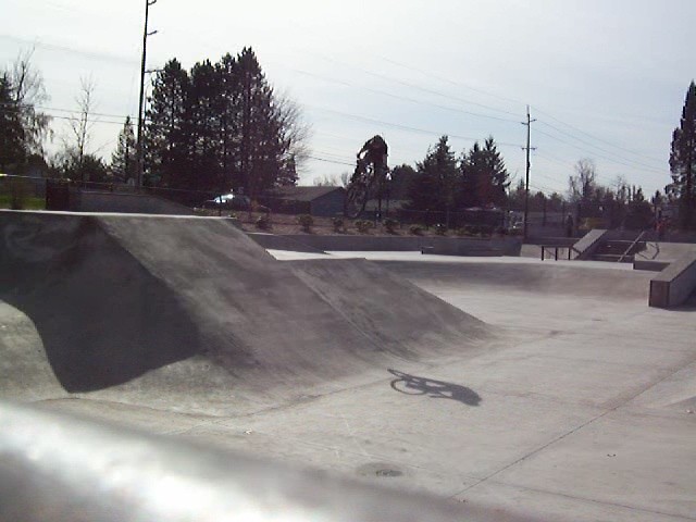 CLUB26 rider GOOSE trying to ride a skatepark