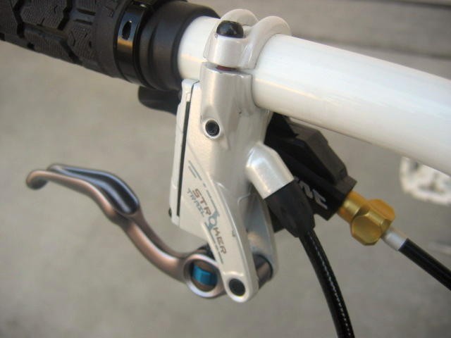 Hayes stroker brake lever with 2009 shimano saint rear shifter.