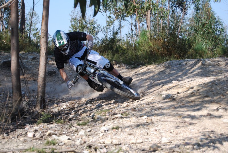 Awesome corner, but with little slide after this. Photo by: Canudas thanks bro!