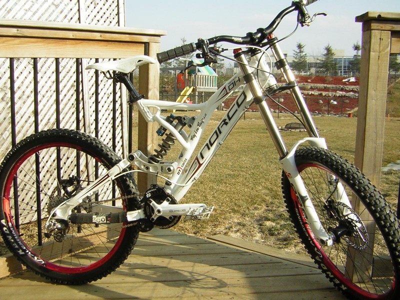 2007 norco team dh, new Ti coil, lg1 and 09 saints