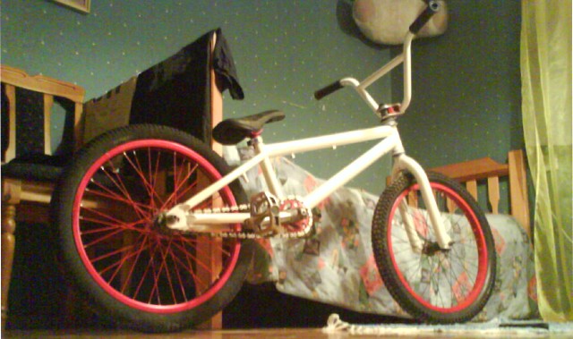 Painted my bike (phonecams shity quality)