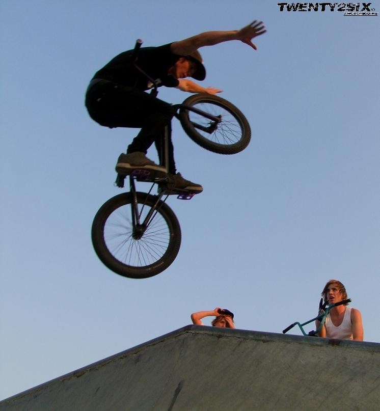 Tuck No-Hander fly out