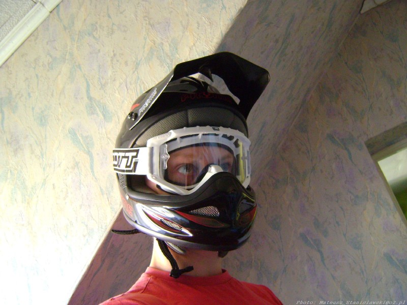 New protection gear for 2009 season, Pryme AL helmet with Scott 89Xi 09' goggles.