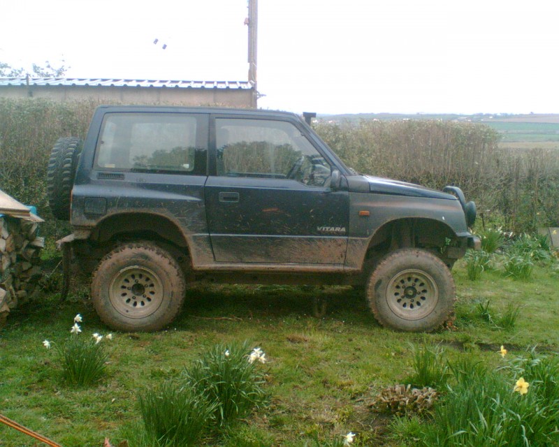 my new jeep
suzuki vitara with a vauxhall 1.6 jetta turbo desiel convertion and as oyu can see it has been rased