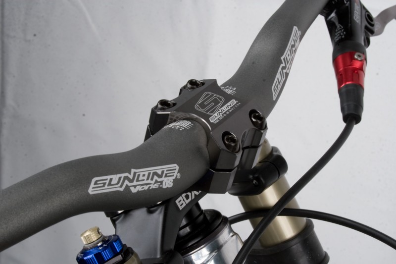 Norco Team DH - Sunline V-One OS bar, and Sunline direct mount stem.