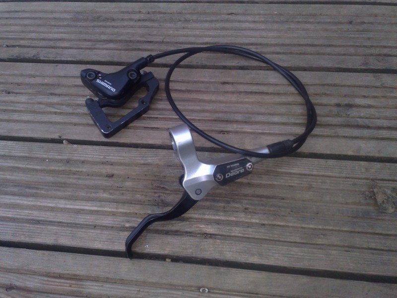 this is a shimano deor hydraulic brake that i found lying around! its a front, may need bleeding! open to offers around 25 quid....