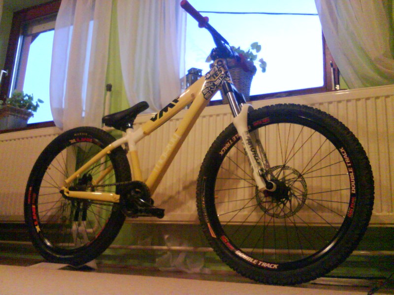 Yellow €vil with my friend's frontwheel