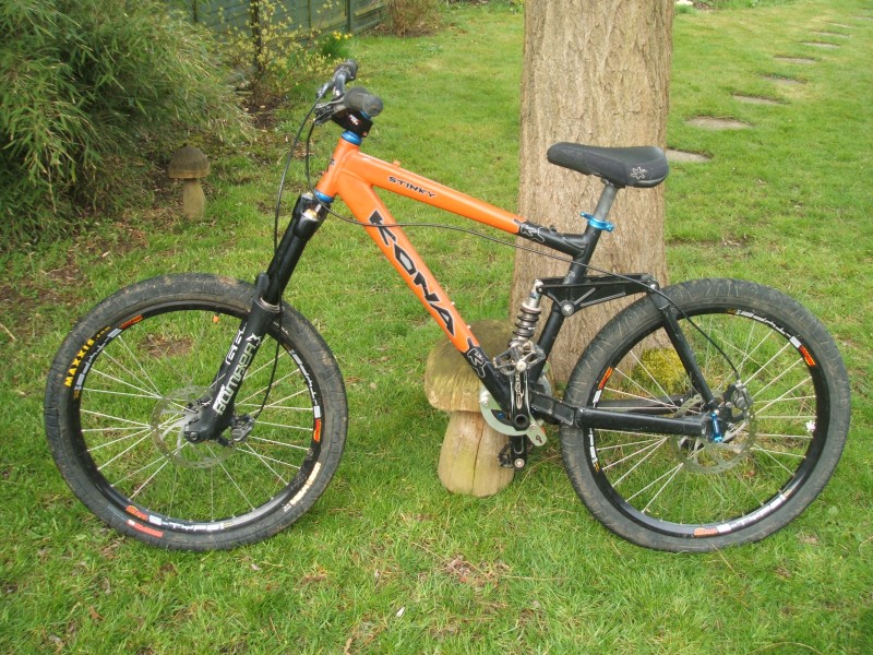 2004 kona stinky 
thought i would upload sum pics of my old bikes that i have kicking about in my shed
