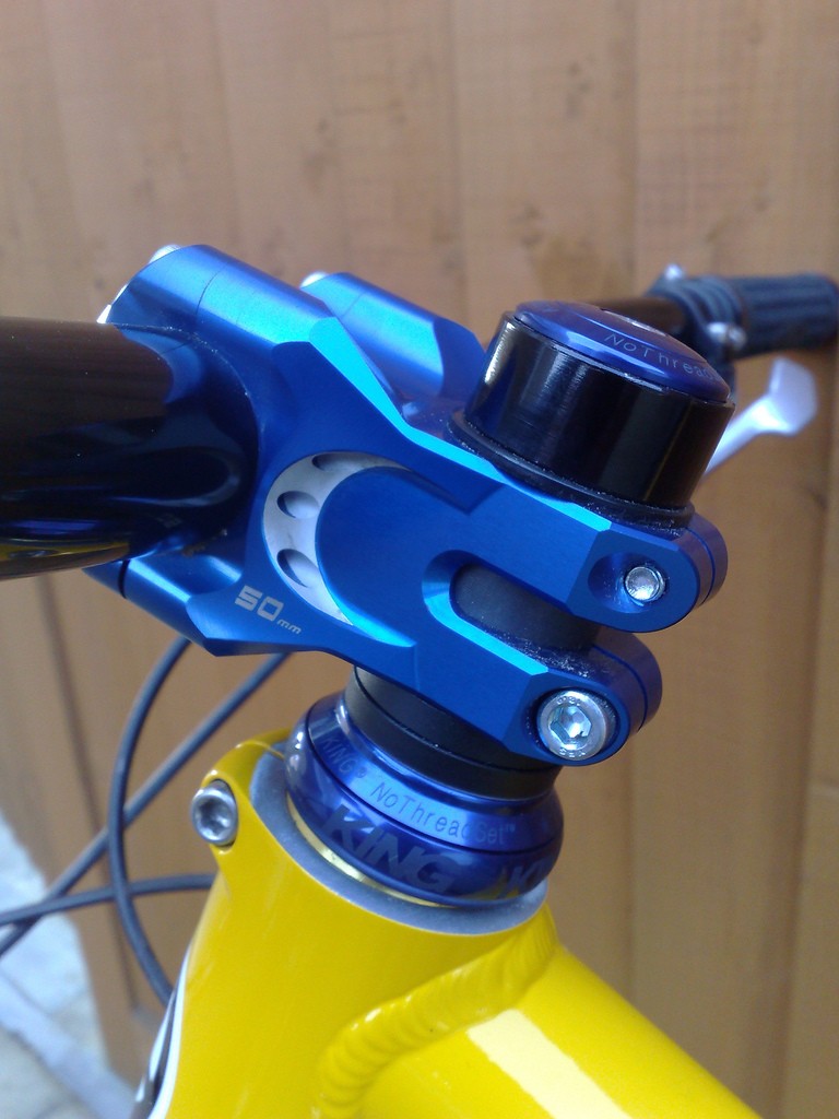 Blue CK Sotto Voce headset, and blue Straitline 50mm stem.  Need to cut the steerer and get rid of those spacers.