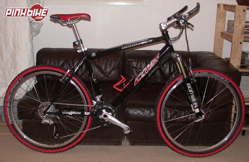 Drive side of the HandjobXC now completed, with a full XT (2004) drivetrain, MX Comps, XC717 rims with Fire XC treads.

NOW STOLEN :-(