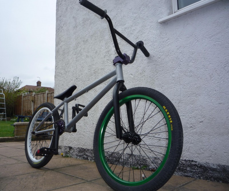 shes lite!! new eclat complex padded seat and oddy grips.. saving for some lime shadow rims and khe pros :)