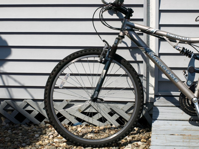 Mongoose scorch hot sale mountain bike