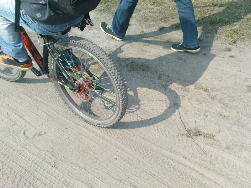 Wpływ lakieru do paznokci na części rowerowe (lakier jest czerwony )